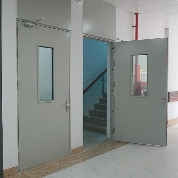 cua-thep-chong-chay-1-canh-co-o-kinh-600x600