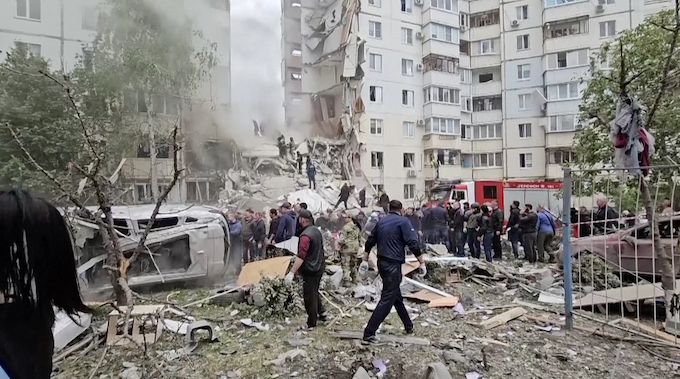 Chung cư Nga sập một phần vì trúng tên lửa, 7 người chết