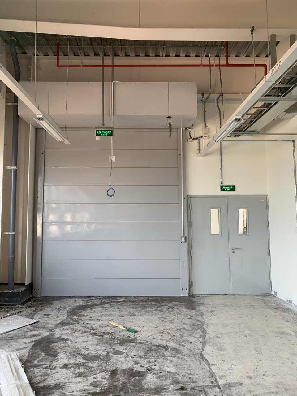 Cửa cuốn chống cháy – Ưu điểm, cấu tạo và báo giá mới nhất 2025