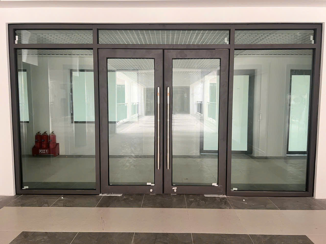 5+ lý do nên lắp đặt cửa thủy lực chống cháy cho văn phòng
