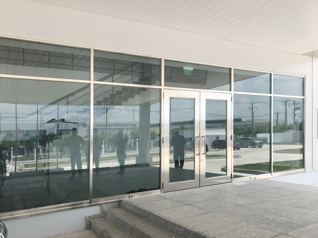 Kính chống cháy hay kính cường lực?