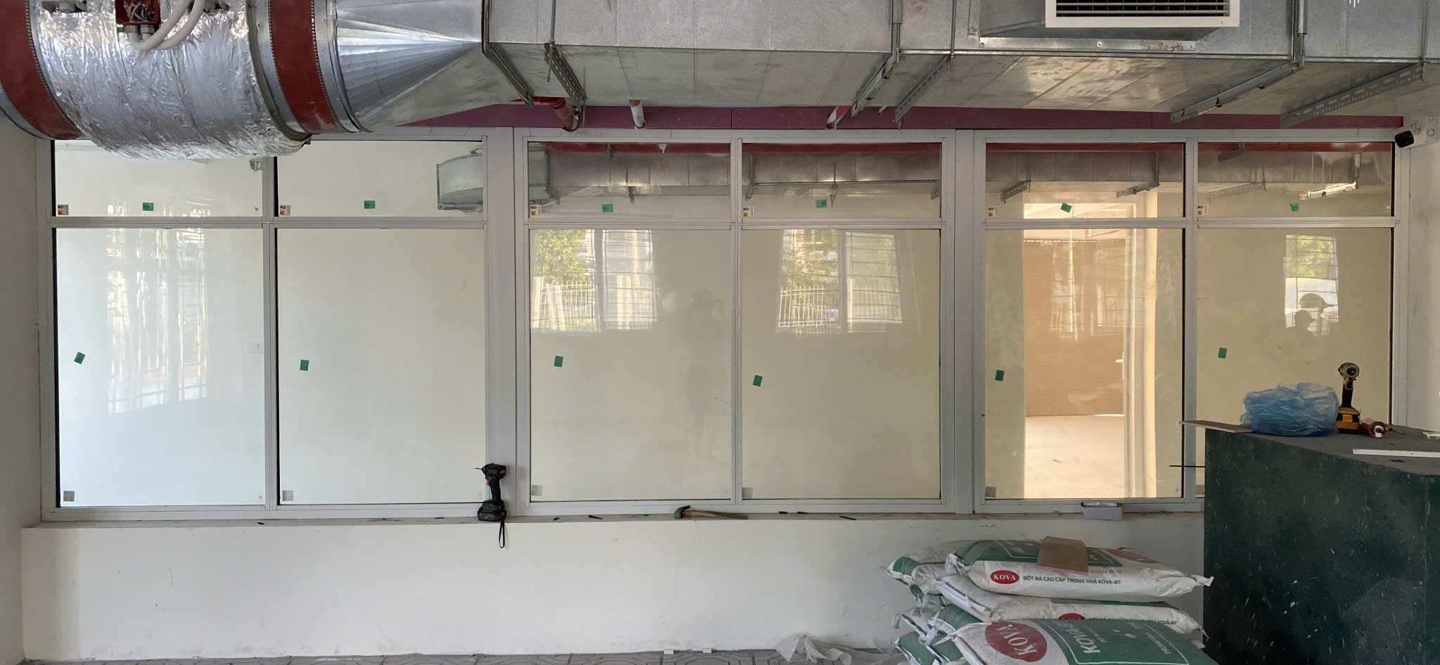 Tái thiết công trình công cộng với vách kính chống cháy