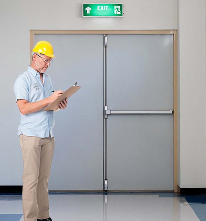 Bảo dưỡng, sửa chữa cửa khóa tay gạt và thanh đẩy thoát hiểm